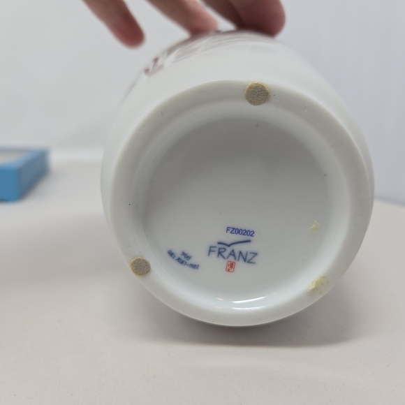 Franz All White Unpainted Iris Flower Vase Sculpted Neck Matte & Glossy Timeless - Picture 6 of 9